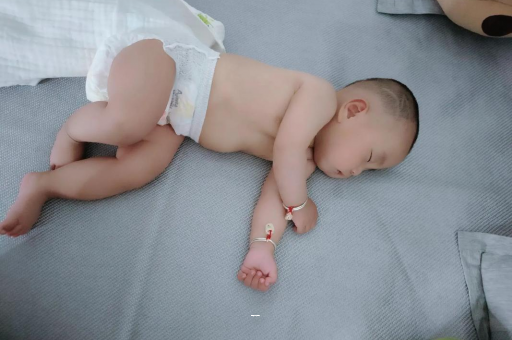 伊犁宝宝突然很多眼屎